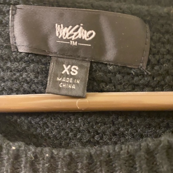 Cold shoulder tunic sweater size xs - Picture 3 of 4